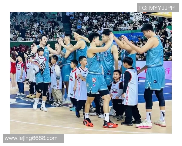 杭州篮球队的奋斗历程与荣耀追寻：一段不屈不挠的篮球精神之旅